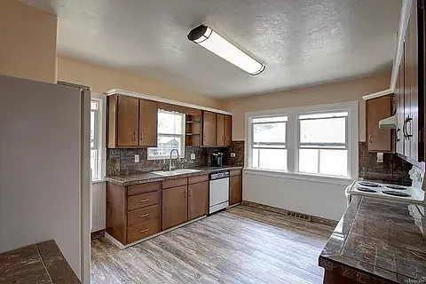 801 Lowell Blvd — Photo 7