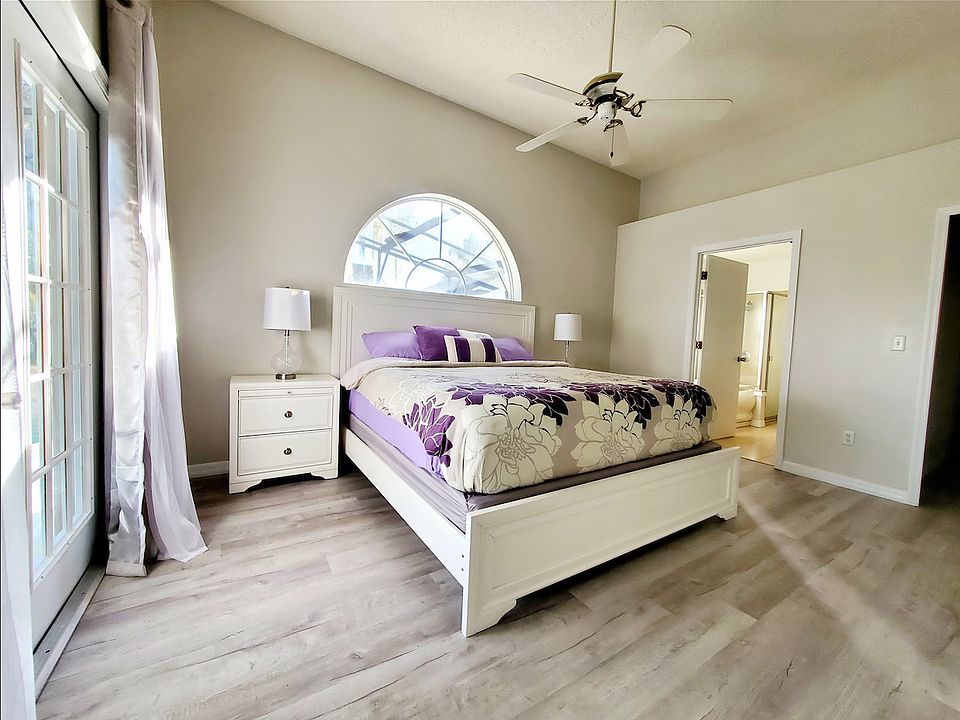 Main bed with private entry to lanai