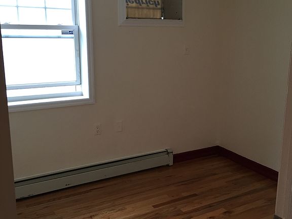 3rd image of 922 E 222nd St