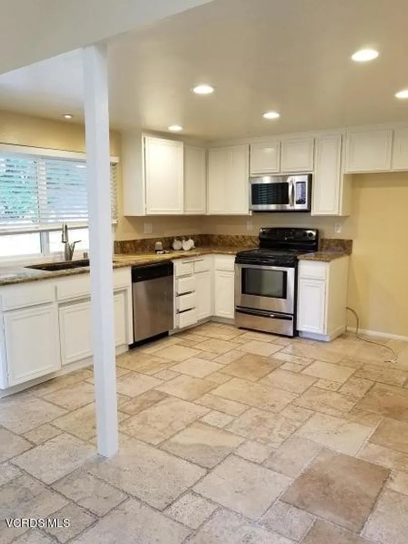 Truly beautiful, one story, single family home! — Photo 3