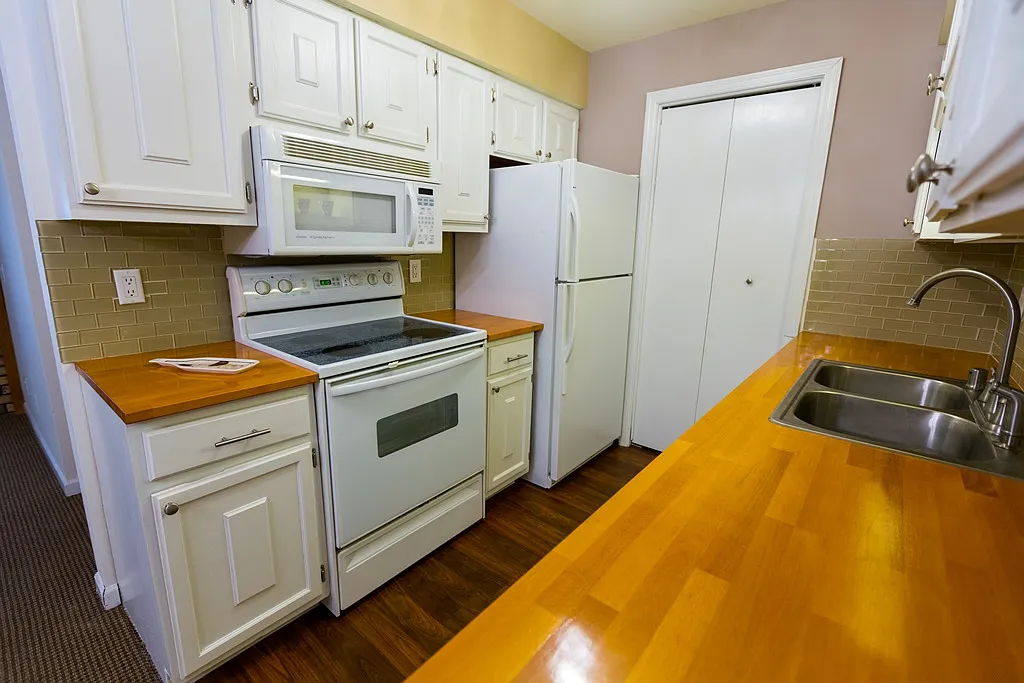 2 bed, 1200 sqft, $1,500 — Photo 2