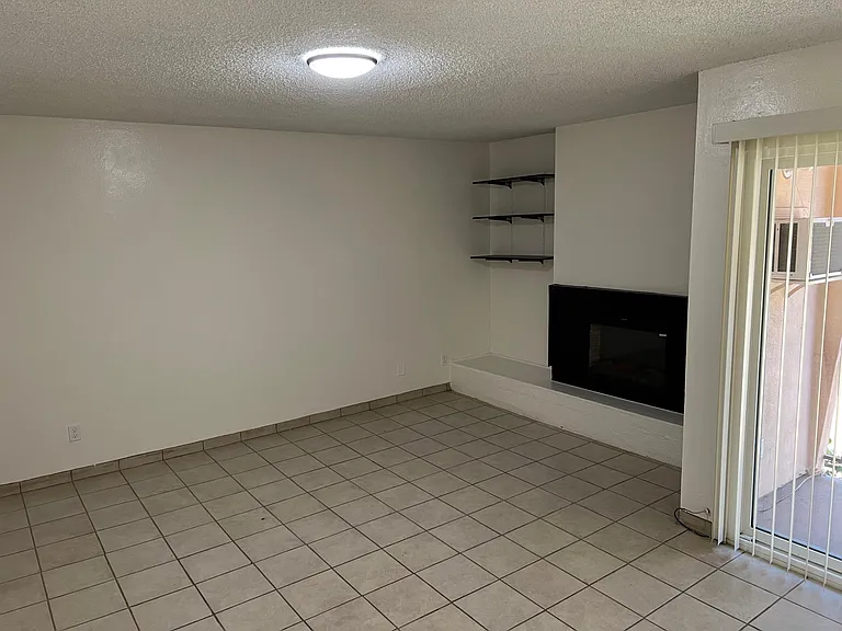 1552 N Mariposa Ave #1 — Photo 3