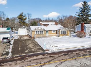 39 Glenwood Dr, Moncton, NB E1A 2M8