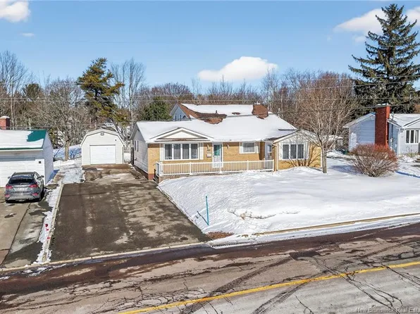 39 Glenwood Dr, Moncton, NB E1A 2M8