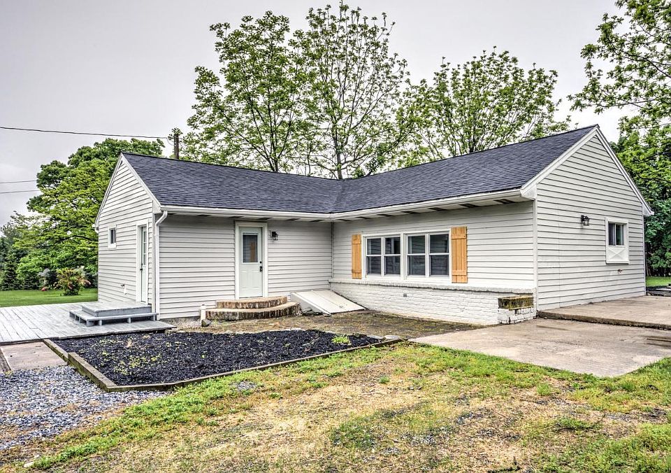 Welcome to 150 W Governor Rd!