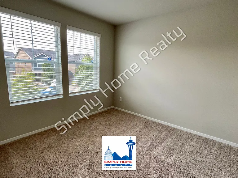 18715 Emmons Ct E — Photo 10