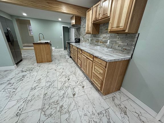 4th image of 118 W 22nd Ave
