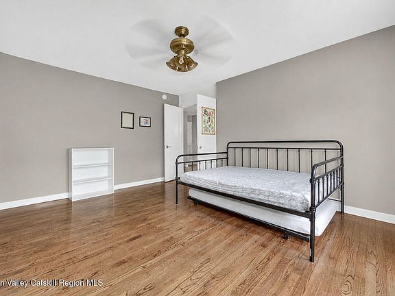 5th image of 9 Huguenot Street #4