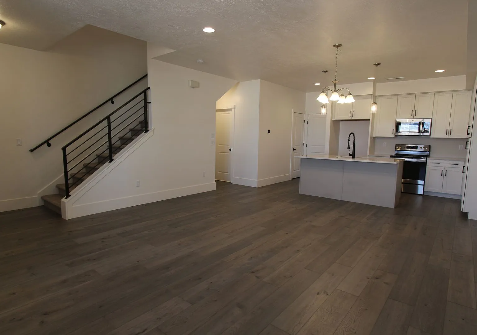 Desert Color - Walking distance to the Lagoon/Clubhouse POOL — Photo 2