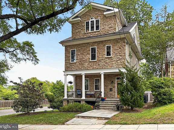 5th image of 4125 19th St NE