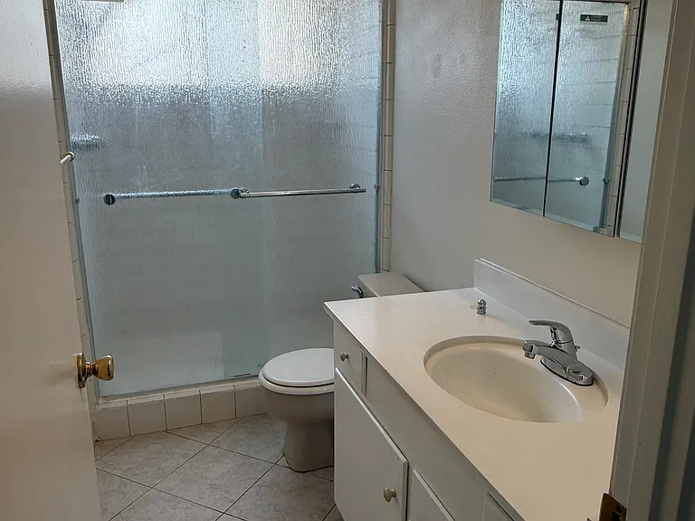 2718 N Linwood St — Photo 6