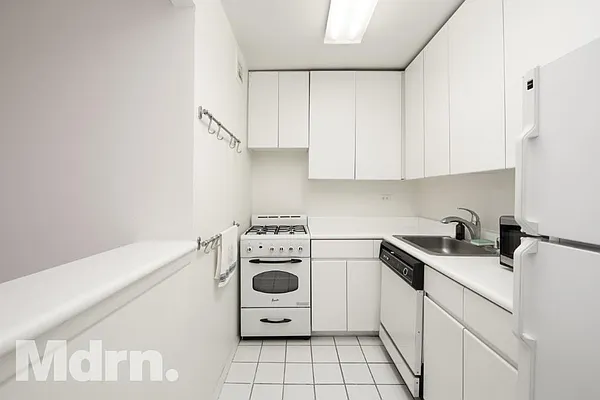 Rented by Mdrn Residential | media 18