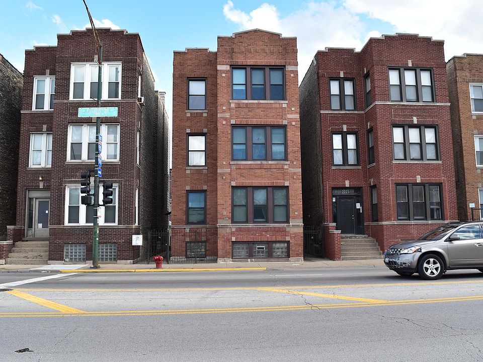 1st image of 2233 W Fullerton Ave APT 3