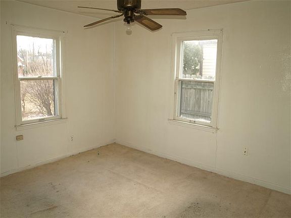 3rd image of 4541 Laurel Dr