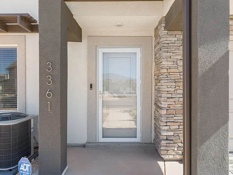 3361 E Elkhorn Ln — Photo 2