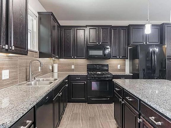 5th image of 519 N Heatherwilde Blvd