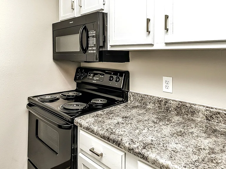 Oakwood Trail Apartments — Photo 9