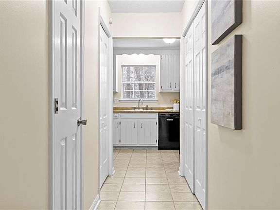 4th image of 627 Dorene Pl