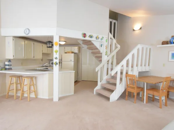 701 Country Club Dr #2060E, Fontana, WI 53125