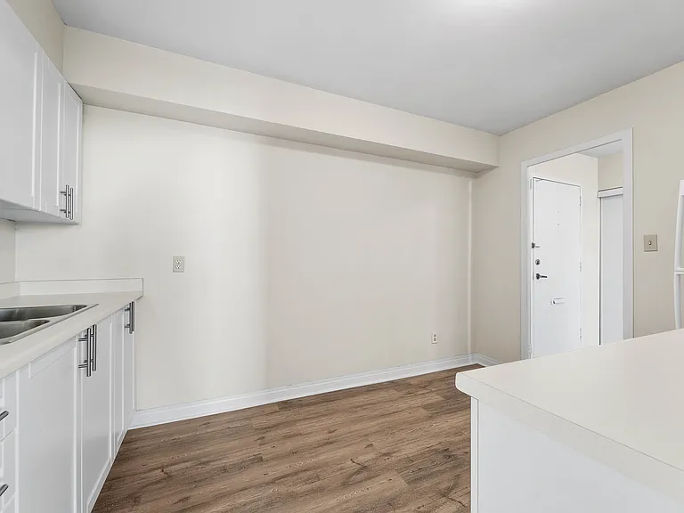 1541 Ouellette Ave — Photo 18