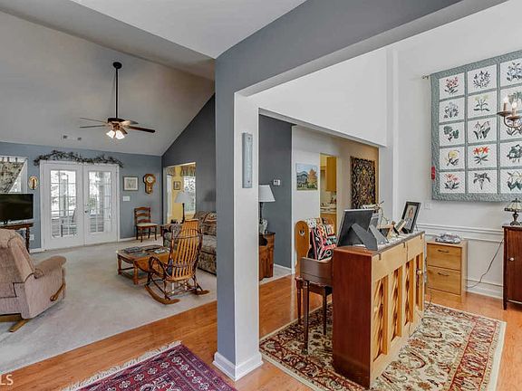 3rd image of 222 Nashport Ln