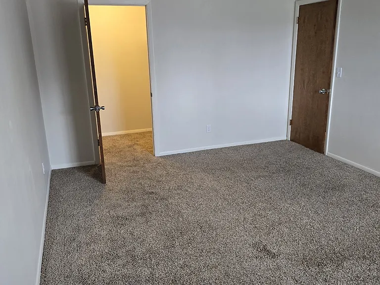 452 S Saint Bernard Dr — Photo 5