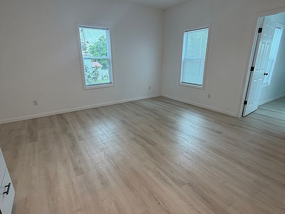 4th image of 601 E Gum St #B