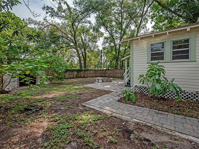 1222 E Curtis St — Photo 27