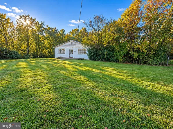 445 Delmar Orchard Rd, Martinsburg, WV 25403