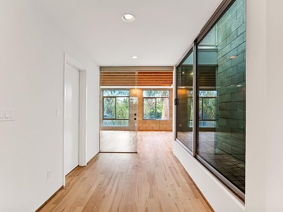 4th image of 6615 Melrose Ave Unit 3