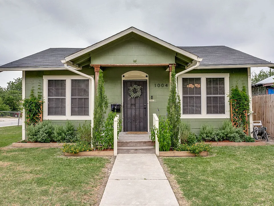 1004 Edison Dr