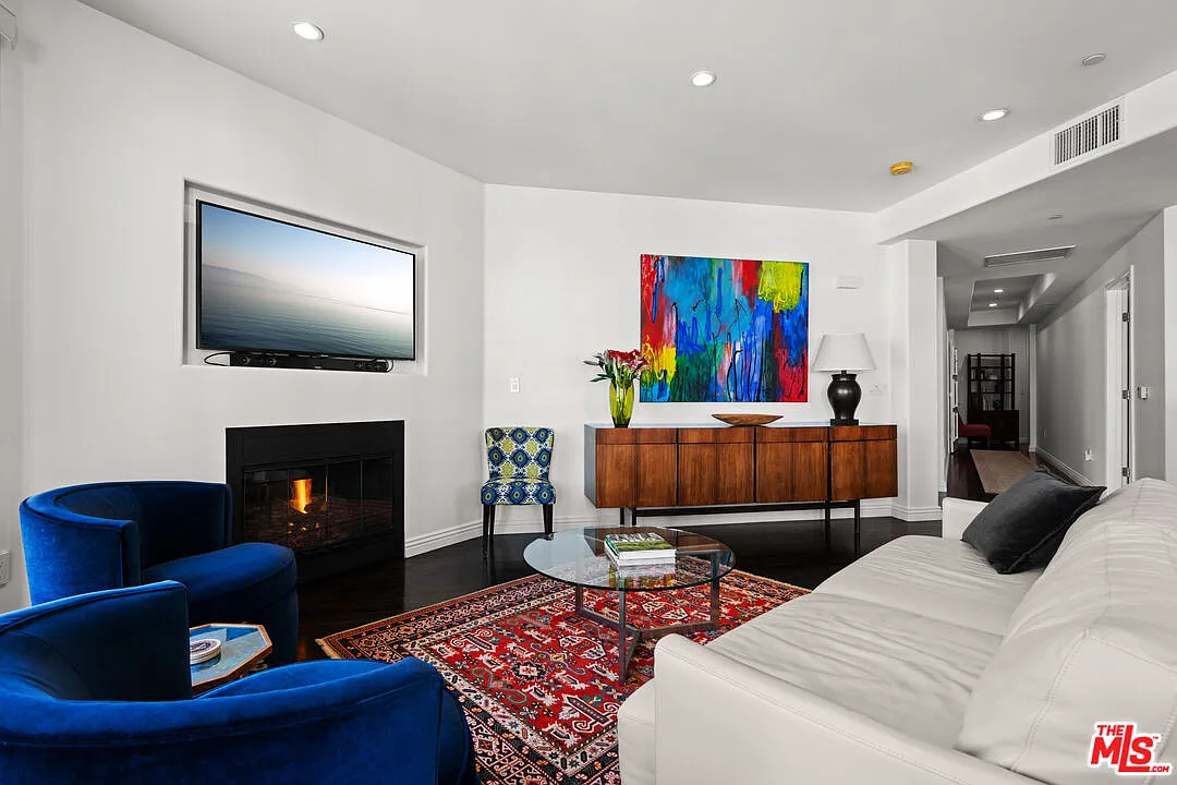 2 bed, 2.5 bath, 1560 sqft, $6,500 — Photo 3