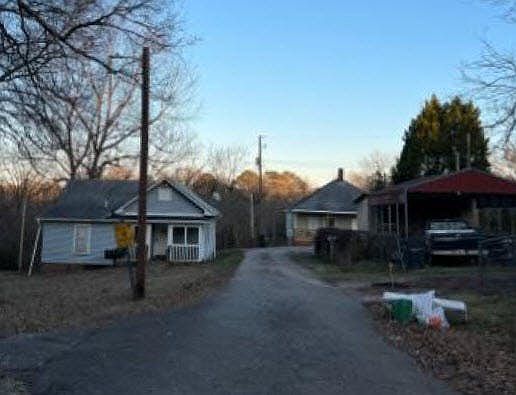 3rd image of 55 Maple St