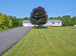2035 Glenwood Ave, Hermon, ME 04401
