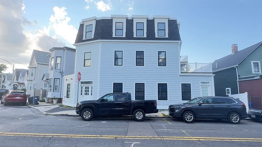 3 bed, 2.0 bath, 1422 sqft, $3,800 — Photo 1