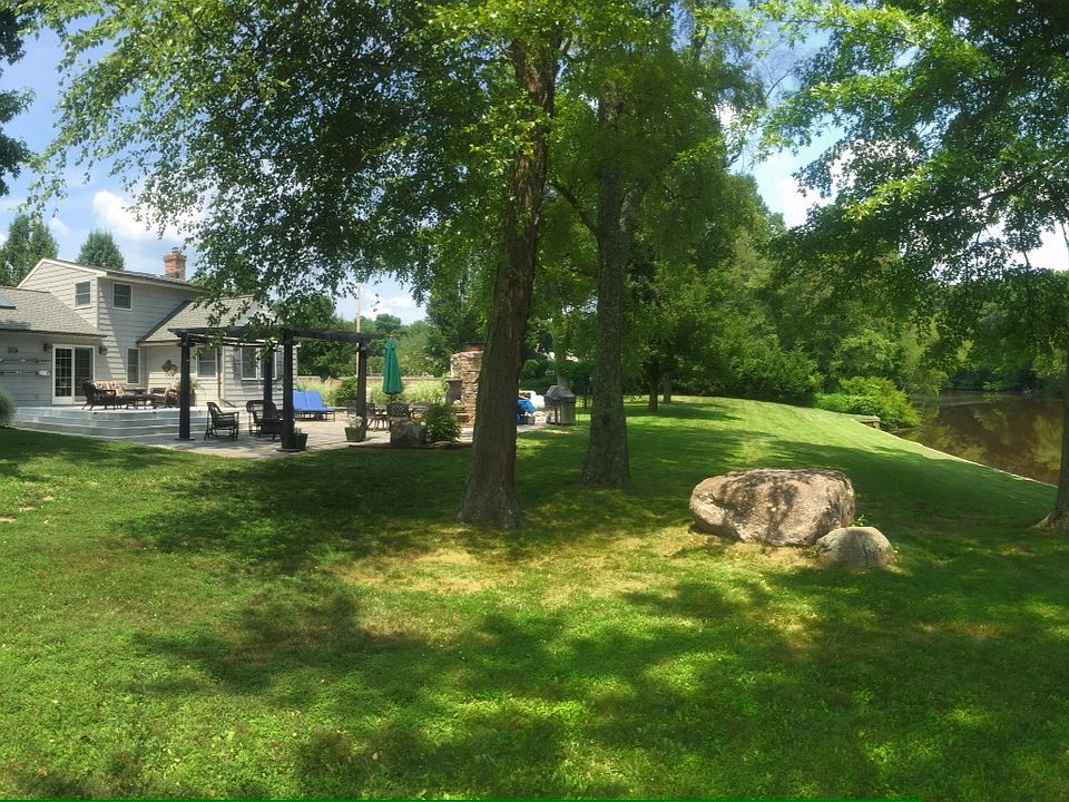 1st image of 80 Lakeview Dr