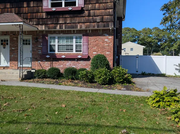 (undisclosed Address), Holbrook, NY 11741