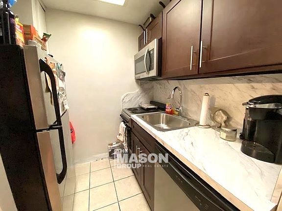 2nd image of 333 W 43rd St #1S