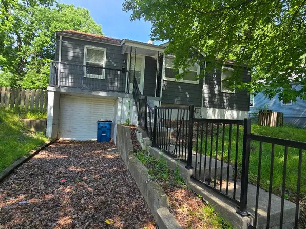 7008 Paisley Dr, Saint Louis, MO 63136