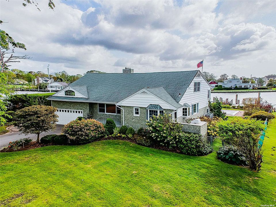 1 Bayside Avenue, Amityville, NY 11701 Zillow