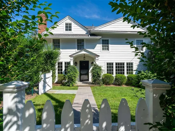 21 Locust Place, Locust Valley, NY 11560