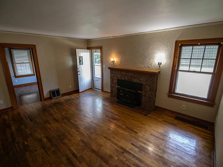 810 Illinois Ave — Photo 6