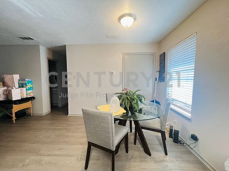 1108 N Elm St #6 — Photo 7
