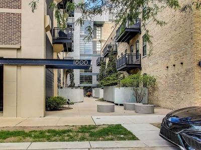 1800 W Grace St APT 304, Chicago, IL, 60613