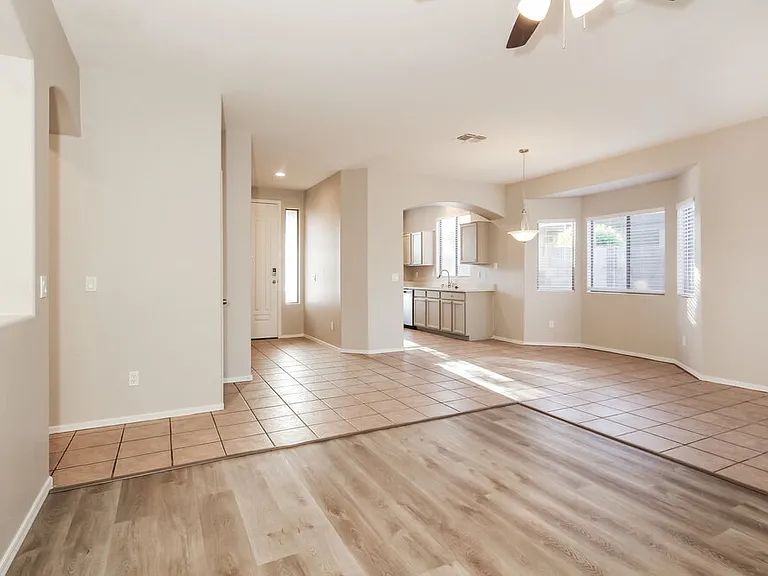 8713 N 58th Ln — Photo 5