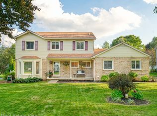 9664 Alger Dr, Brighton, MI