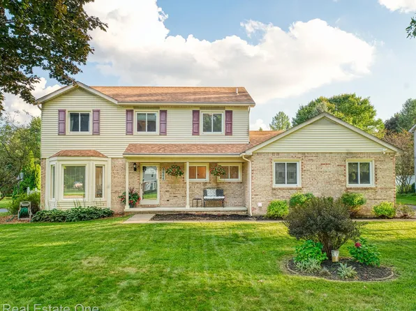 9664 Alger Dr, Brighton, MI 48114
