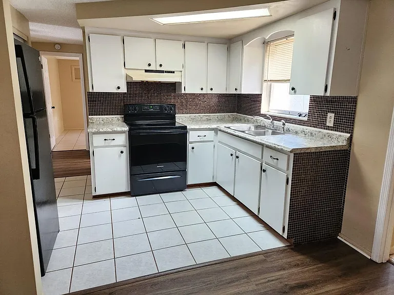 1024 Hilton Ln — Photo 3