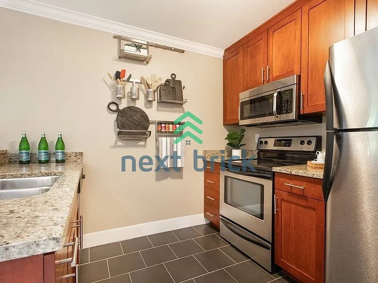 337 2nd Ave S #102 — Photo 9
