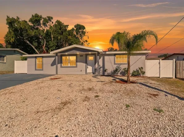 7213 Country Club Dr, Hudson, FL 34667